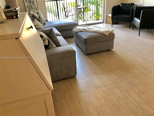 Building Photo - 2039 SE 10th Ave