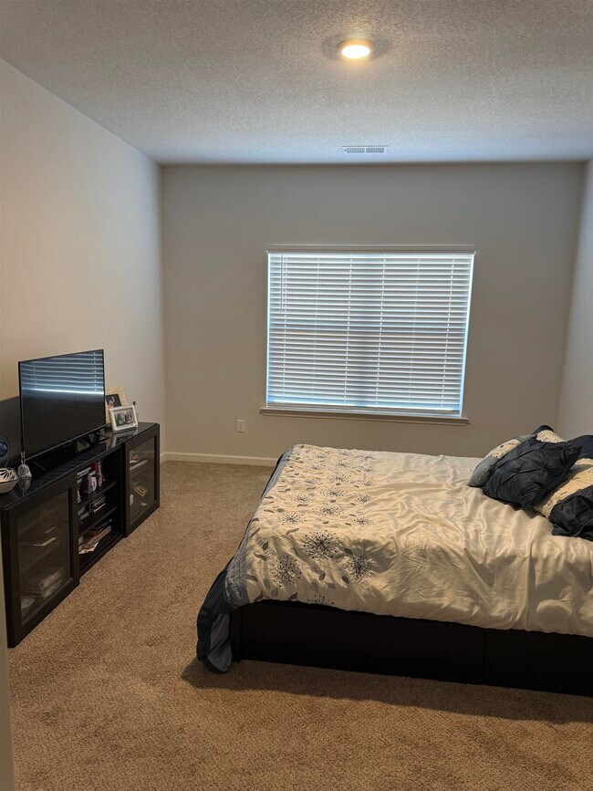 Building Photo - 7968 Hickory Meadow Rd