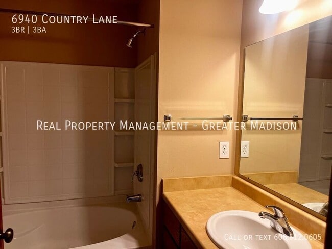 Building Photo - 6940 Country Ln