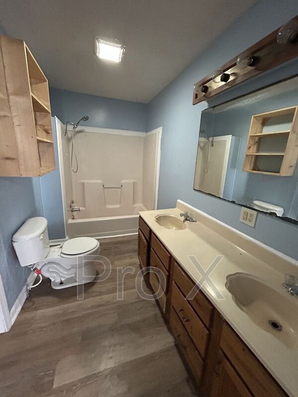 Building Photo - 117 W Monroe St