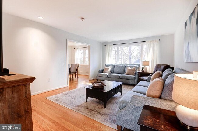 Building Photo - 8805 Honeybee Ln