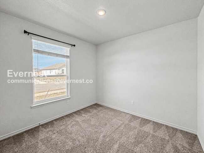 Building Photo - 702 Freedom Cir