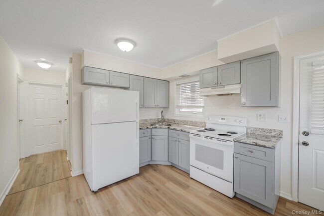 Building Photo - 472 S Ocean Ave