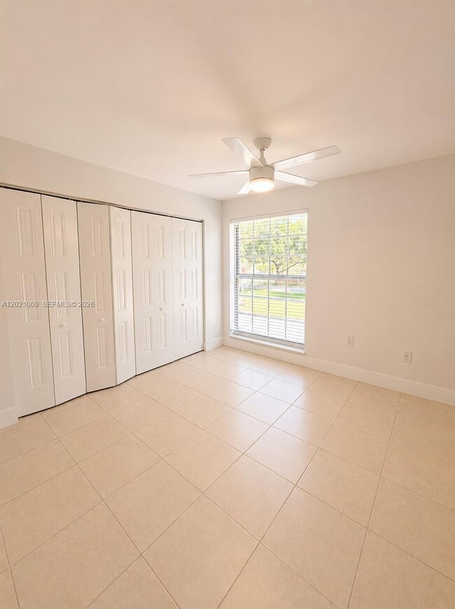 Building Photo - 7160 Fairway Dr