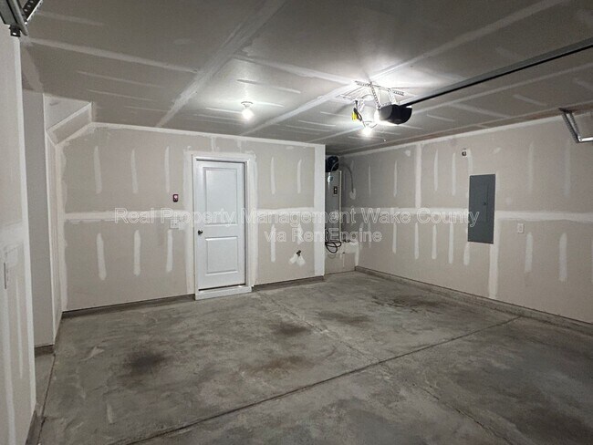 Building Photo - 1041 Shoreside Dr