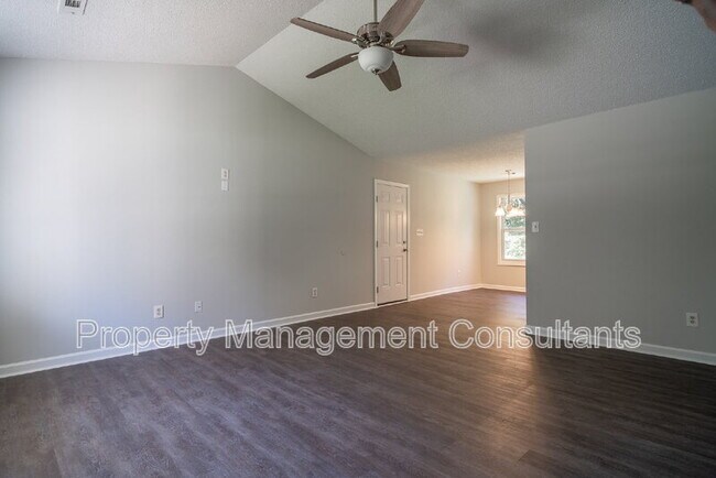 Building Photo - 107 Ann Bradley Dr