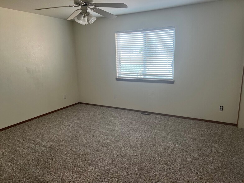 Building Photo - 764 E Clarion Dr