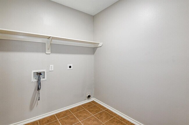 Building Photo - 10502 Scenic Cove Ct