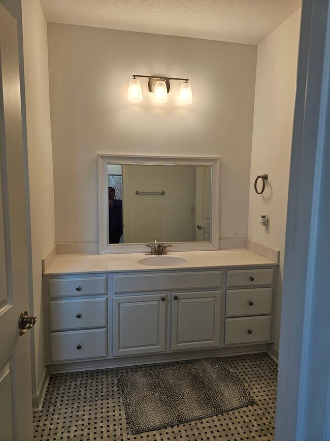 Building Photo - 1949 Bexley Ln