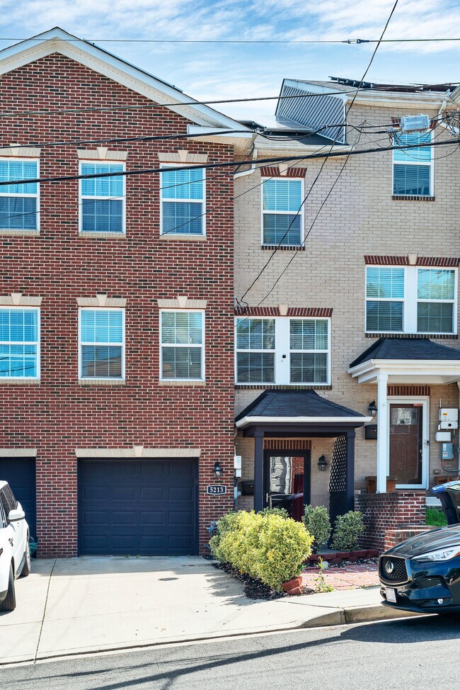 Building Photo - 5213 D St SE