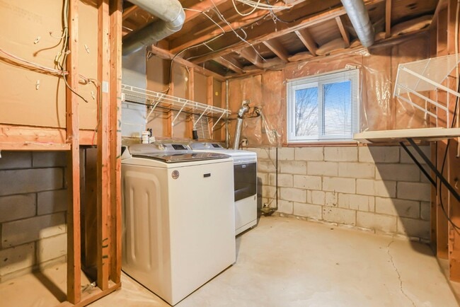 Building Photo - 6400 Firethorn Ave