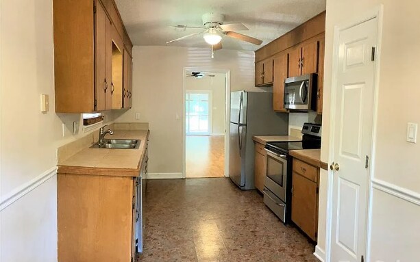 Building Photo - 21225 Pine Ridge Dr