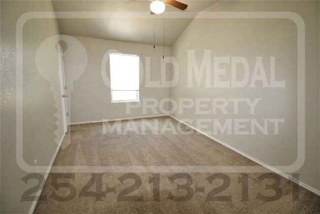 Building Photo - Charming & conveniently located 2-bed 1.5-...