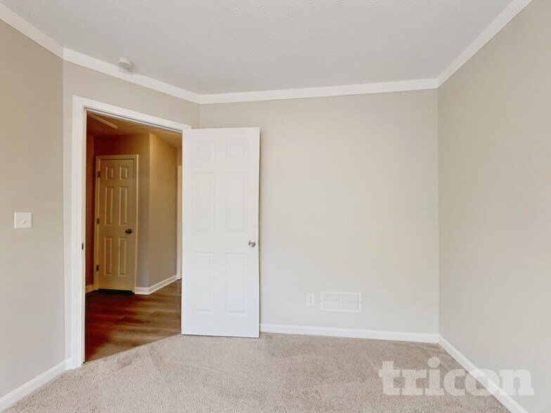 Building Photo - 15 Woodwind Dr