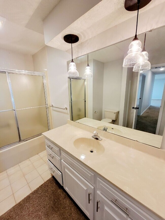 Building Photo - Primrose Market Place Area - Mission Hills Subdivision