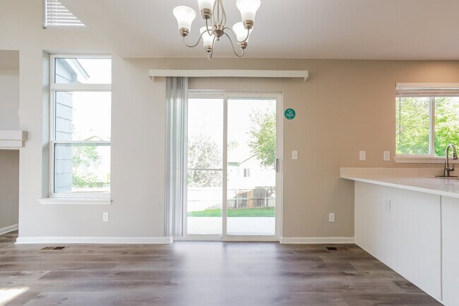 Building Photo - 8574 Bluegrass Cir