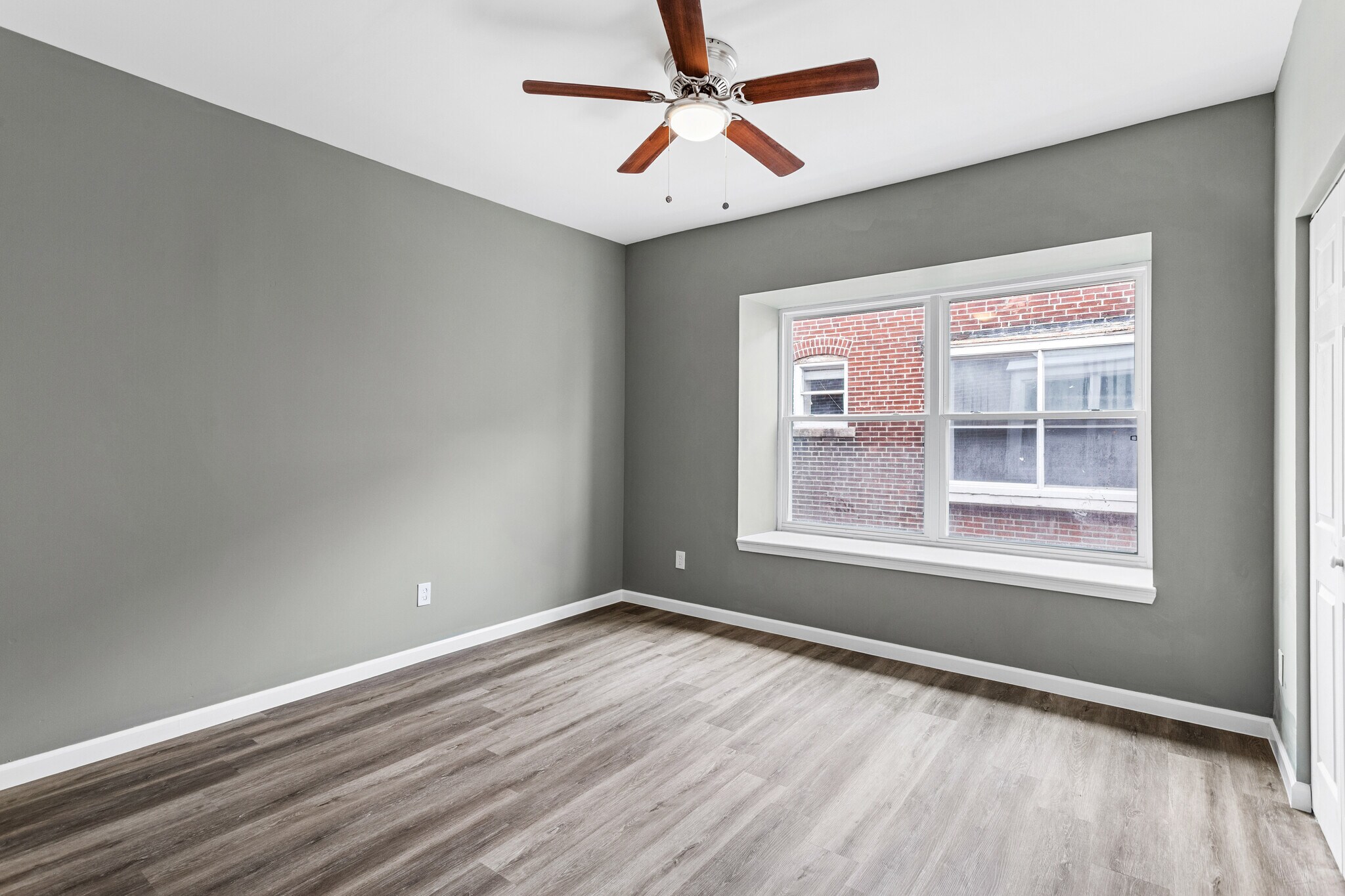 Building Photo - 5582 Pershing Ave
