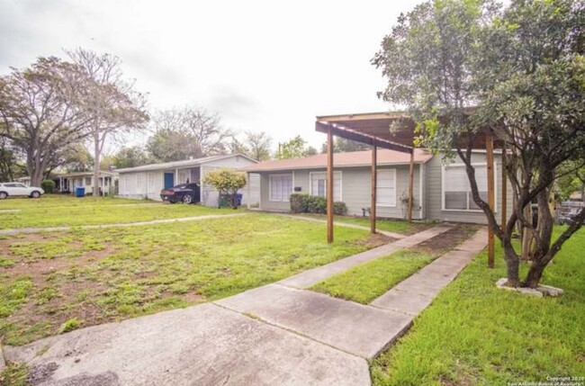 Building Photo - Perfect 3 BD 2 BA home near Alamo Heights ...