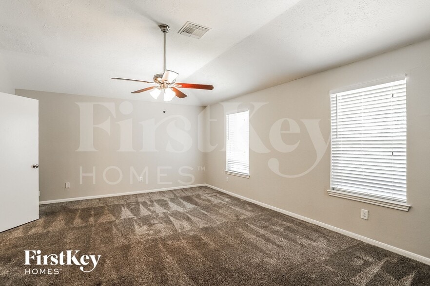 Building Photo - 518 Foxglove Dr