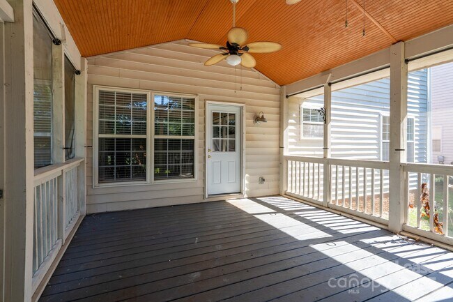 Building Photo - 604 Queenswater Ln