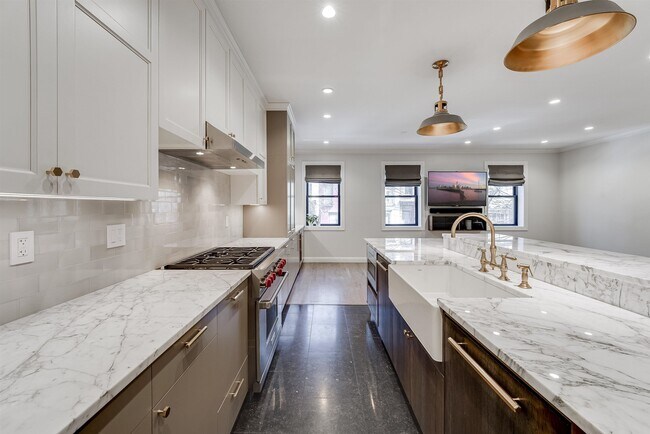 Building Photo - 202 Garden St