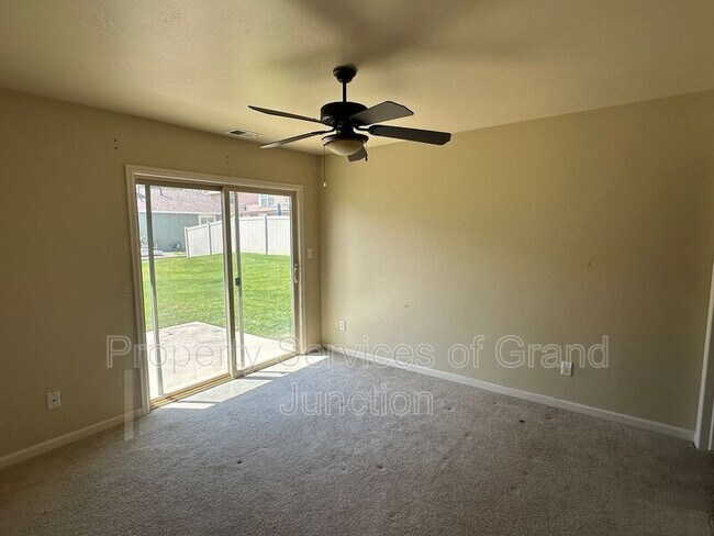 Building Photo - 585 1/2 Belhaven Way