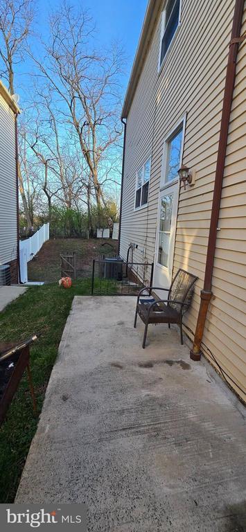 Building Photo - 1521 Stoney Ln