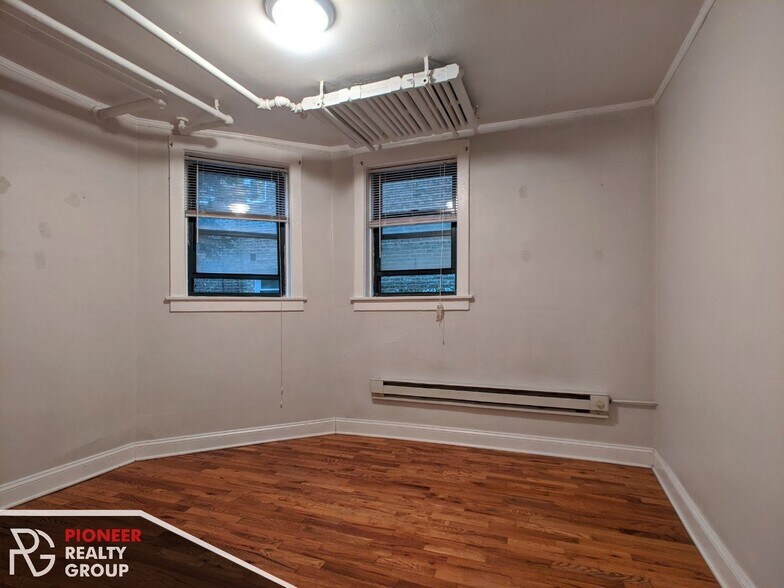 Building Photo - 3837 N Greenview Ave