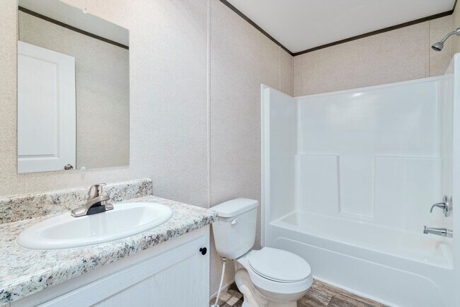 Building Photo - Huge 5 Bedroom 3 Bathroom Hastings Home Located w/ 1 Acre