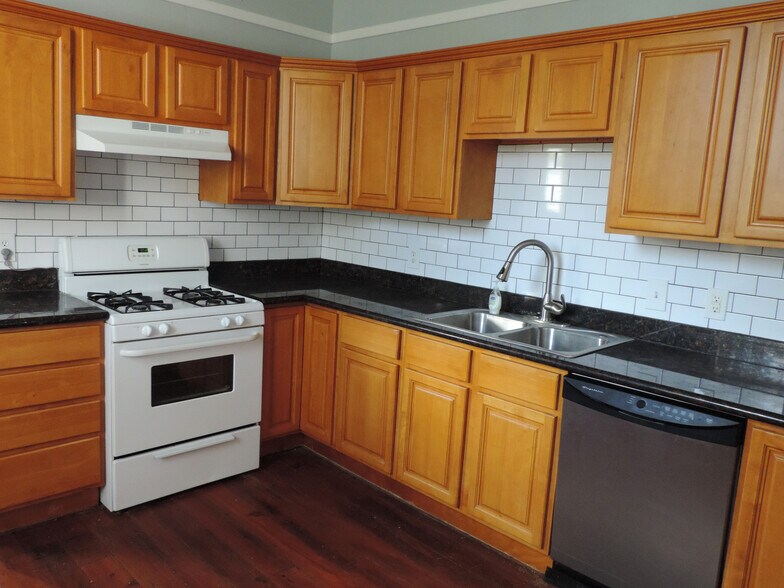 Kitchen - 3501 Annunciation St