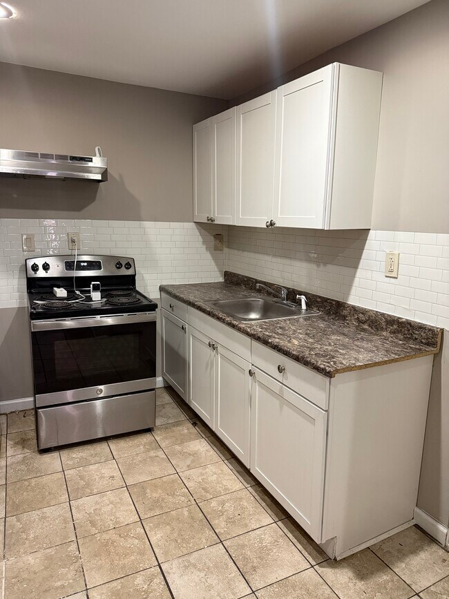 Building Photo - 2429 N Bouvier St