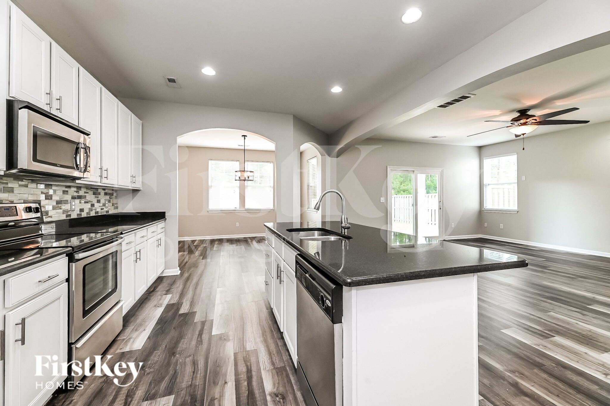 Building Photo - 372 Sanctuary Park Dr