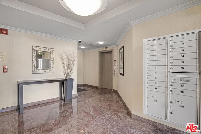 Building Photo - 8642 Gregory Wy