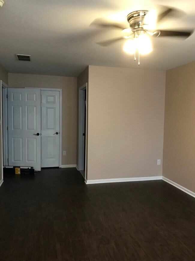 Building Photo - 5604 Essex Ln