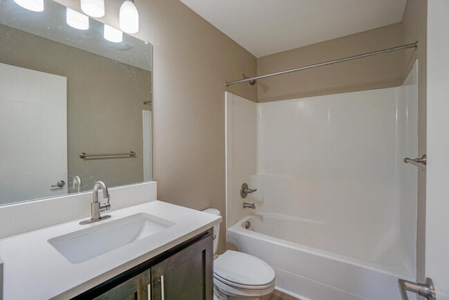 Building Photo - NEWER FOUR BEDROOM NEAR HAZEL DELL