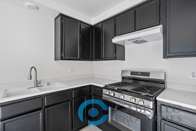 Building Photo - 5067 La Cuenta Dr