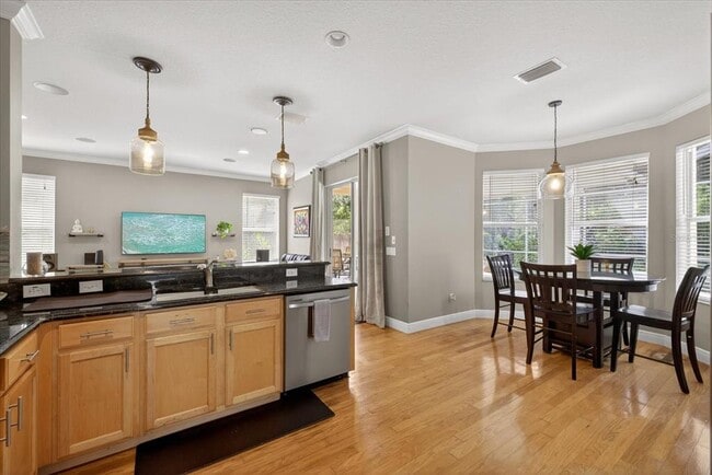 Building Photo - 11115 Avery Oaks Dr