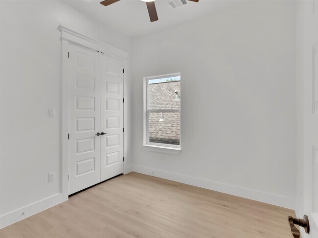 Building Photo - 1311 E 33rd St