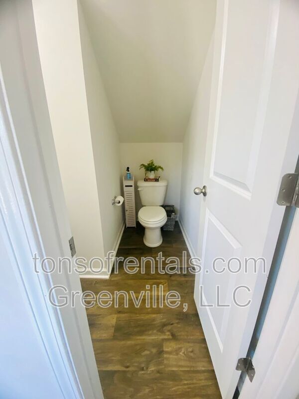 Building Photo - 255 Millen Dr