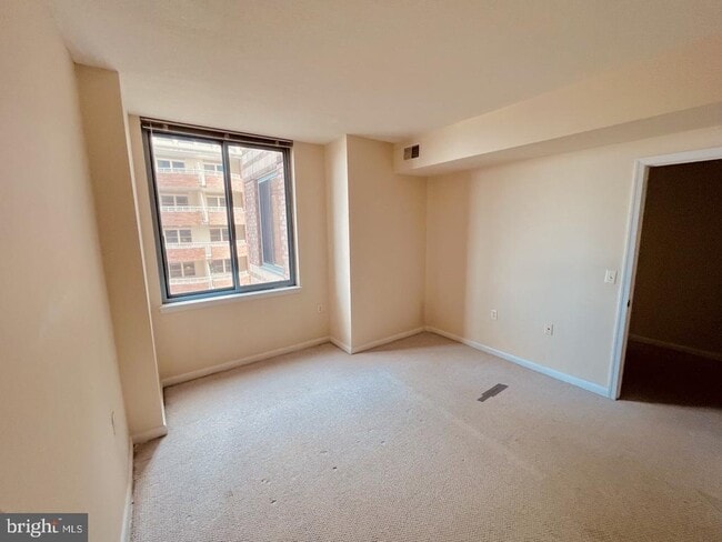 Building Photo - 851 N Glebe Rd