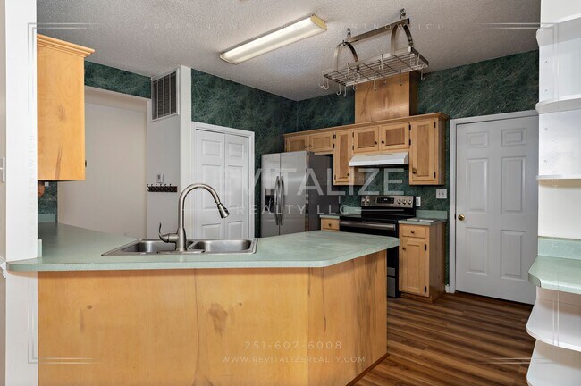 Building Photo - 105 Ventura Cir