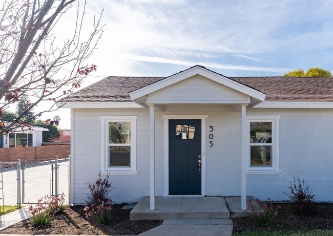 Building Photo - Welcome to your beautifully renovated single level home in the heart of Oceanside!