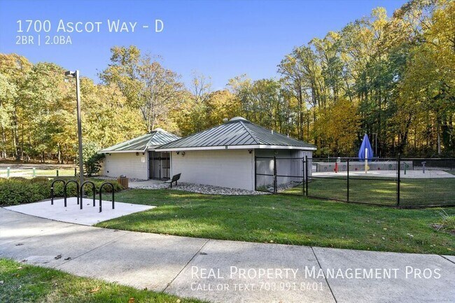 Building Photo - 1700 Ascot Way