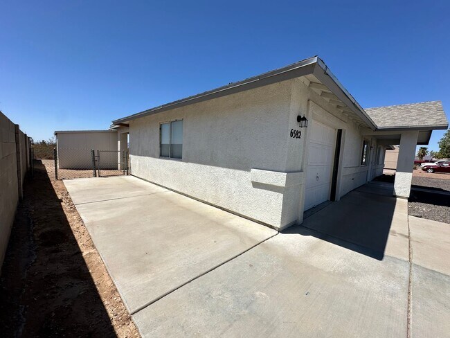 Building Photo - 6582 W Hershey Wy