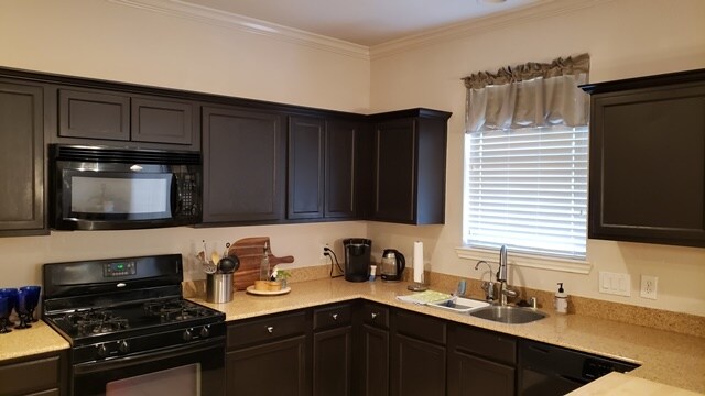 Building Photo - 16026 Summerville Lake Dr