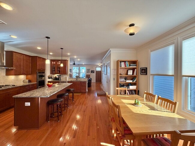 Building Photo - 1539 Barnett St