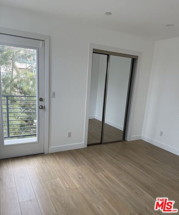 Building Photo - 227 S Park View St