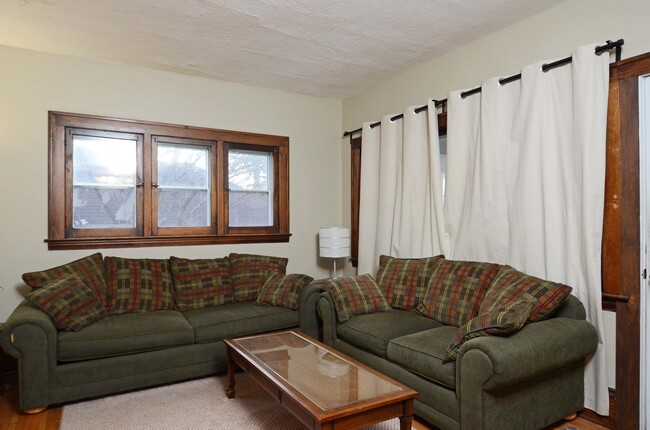 Building Photo - Gorgeous 3 Bed, 2 Bath Kingfield Home Available 9/10!
