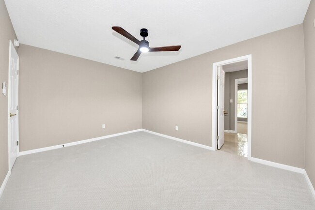 Building Photo - 16114 Forest Bend Ave