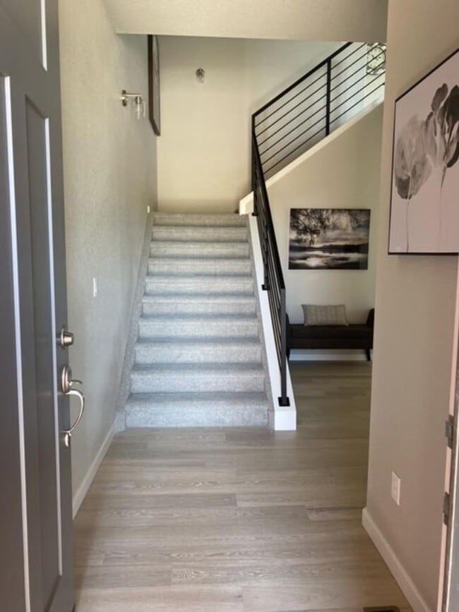 Building Photo - Flying Horse Luxury 4 Bed Townhouse with Mt. Views